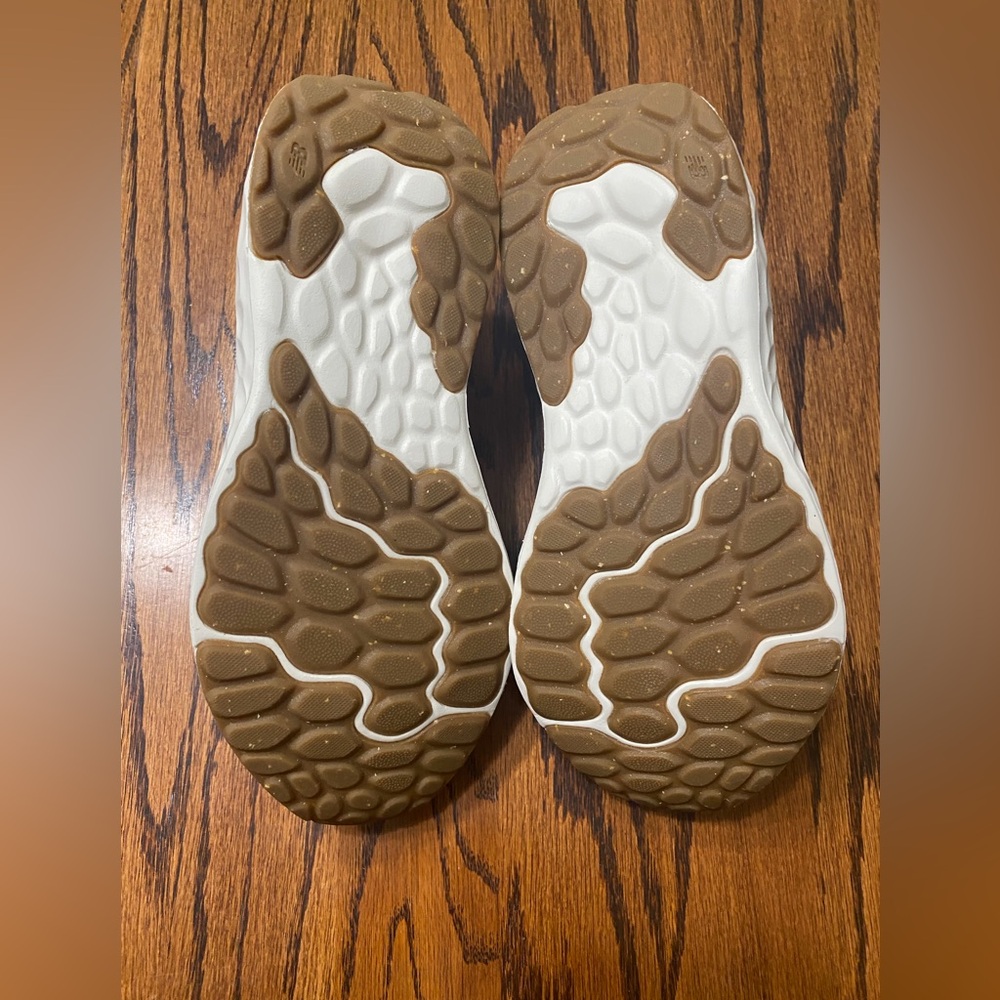 New Balance Arishi V4 Fresh Foam LIGHTWEIGHT  Women's Low Top Athletic Sneakers - Picture 4 of 7